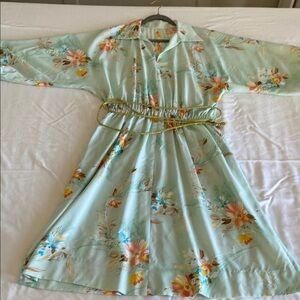 70s Vintage Floral Pastel Mint Casual Bell Sleeves Large Lapel Dress. Size L
